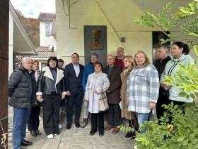 Odhalení pamětní desky Miroslava Tyrše v Perečině